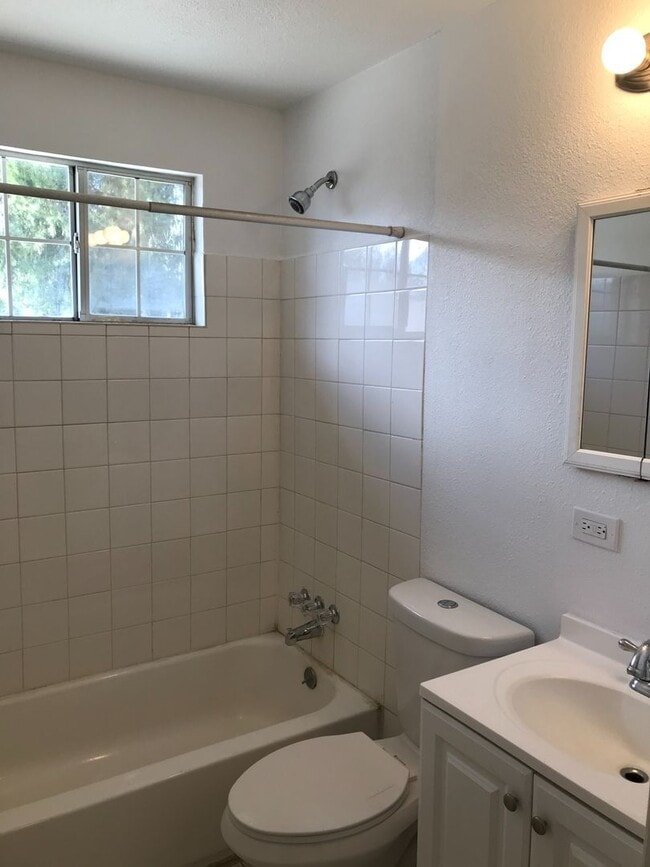 Building Photo - Aspen Ave - BLUE