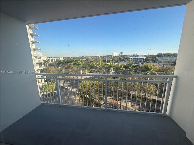 Building Photo - 2025 NE 164th St