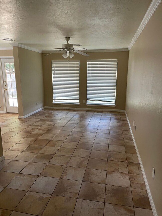 Building Photo - College Station - 4 bedroom - 4 bath - Fenced in yard / Home in Steeplechase Neighborhood.