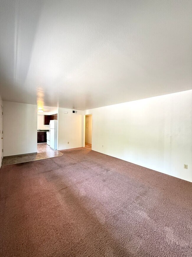 Building Photo - 330 Independence Cir