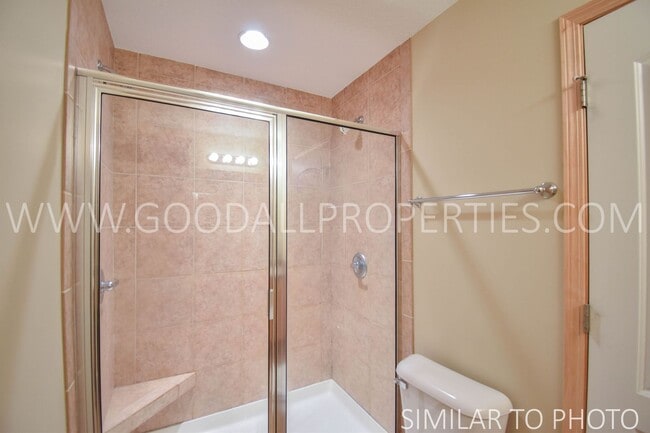 Building Photo - 2 Bedroom, 2.5 Bath Townhouse in Ankeny