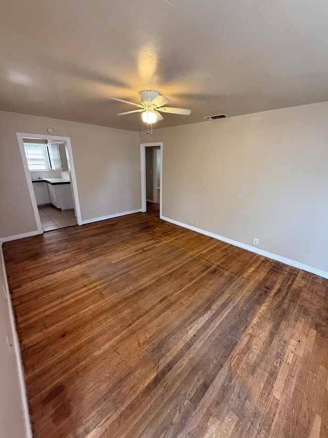 Building Photo - 6107 Avenue S