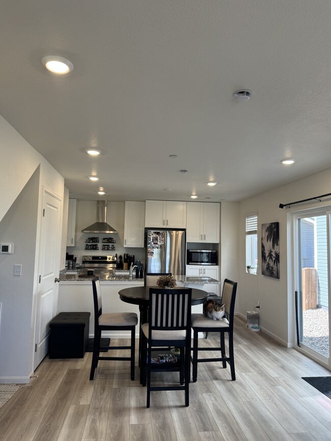 Building Photo - 10339 Vaughn Way