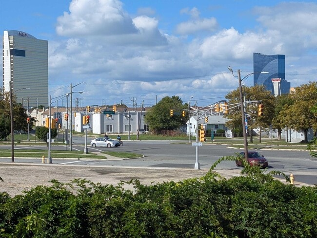 Building Photo - 1109 Adriatic Ave