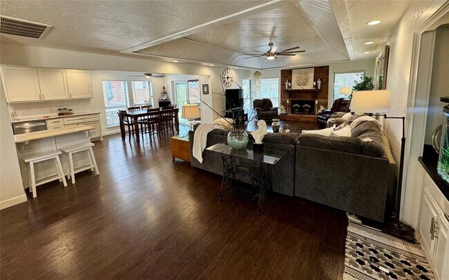 Building Photo - 2301 Tredington Ct