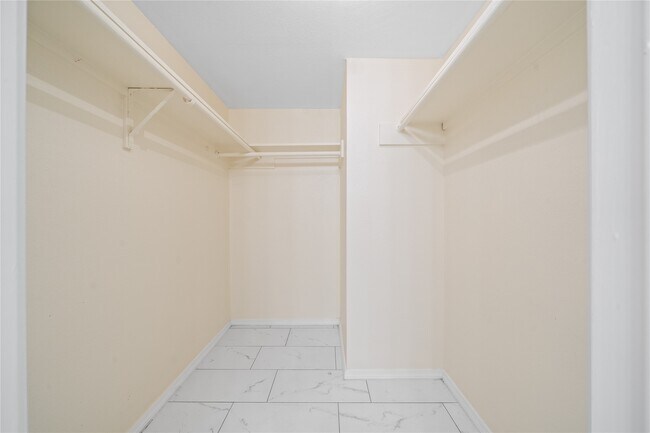 Building Photo - 2750 Holly Hall St