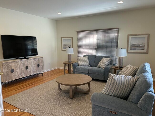 Building Photo - 206 Pointe Dr