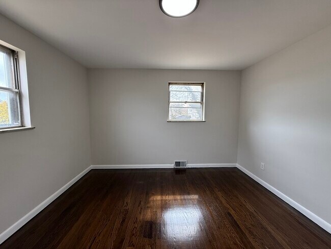 Building Photo - 36 Collins Ln