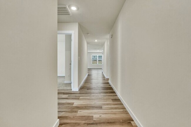 Building Photo - 576 Fox Den Cir