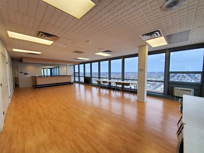 18th floor penthouse with downtown views - 7234 W North Ave