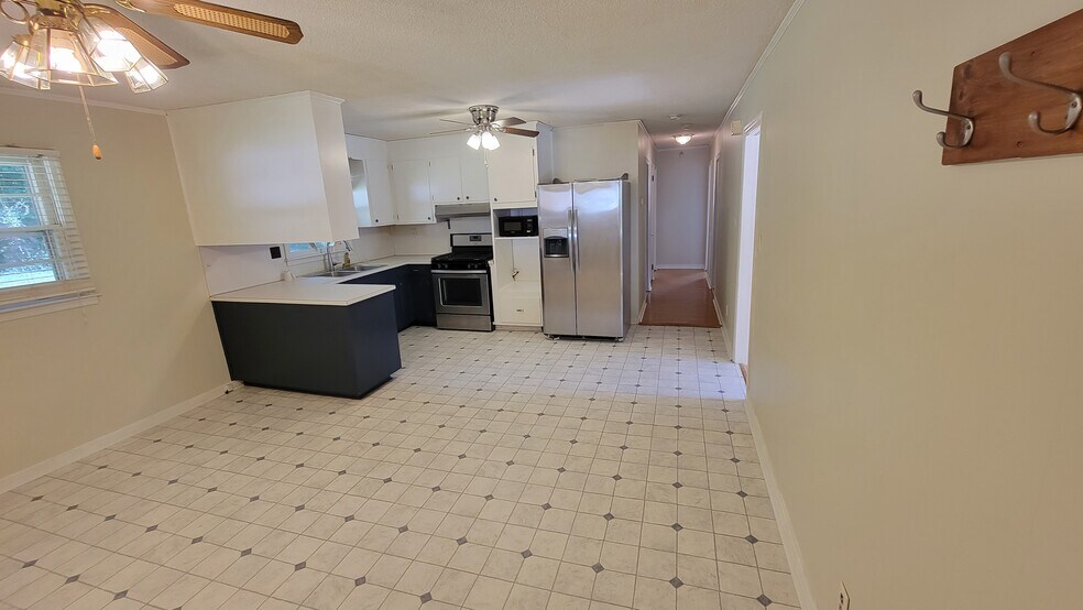 Kitchen - 4208 Greenhaven Ln