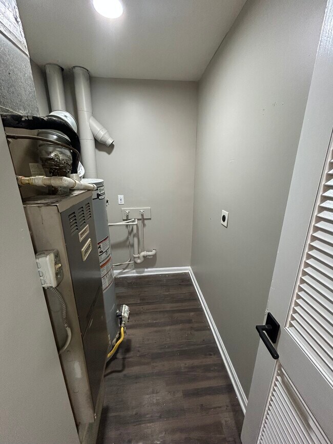 Building Photo - 3710 Noblitt Dr