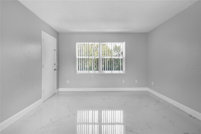 Building Photo - 5325 Curry Ford Rd
