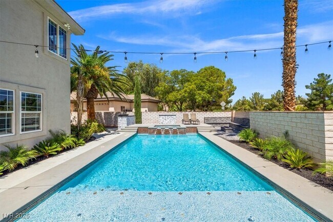 Building Photo - 8000 Silver King Dr