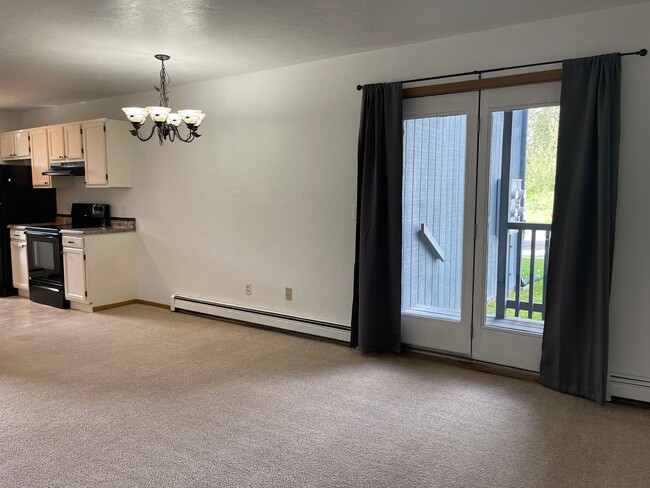 Building Photo - 2 bedroom condo w/washer & dryer