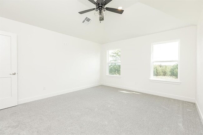 Building Photo - 127 Willow Grv Ln