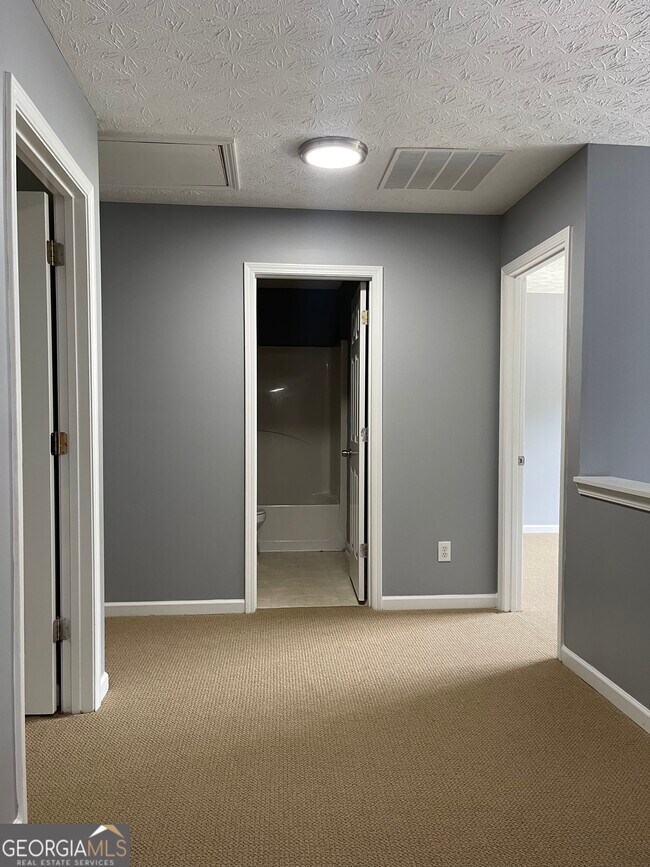 Building Photo - 116 Village Trce