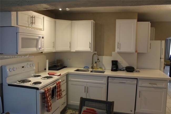 Building Photo - 28 NE 164th St