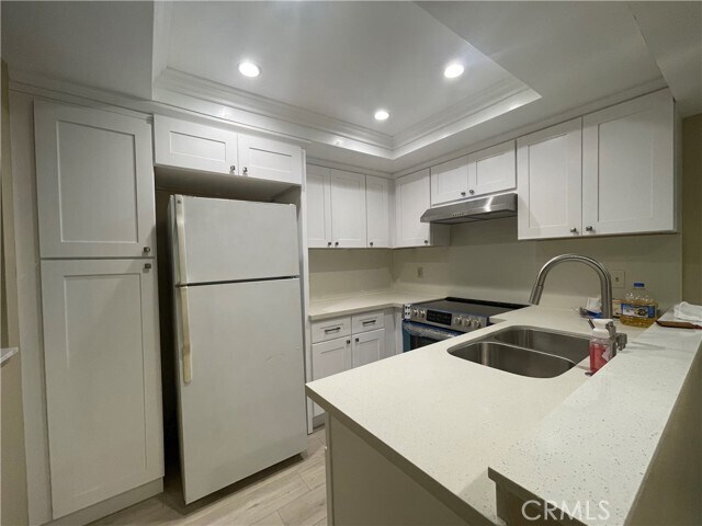 Building Photo - 318 S Prospectors Rd