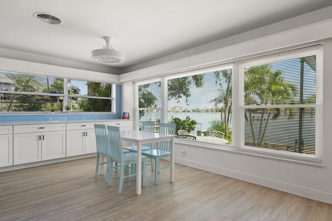 Building Photo - 3536 Belle Vista Dr E