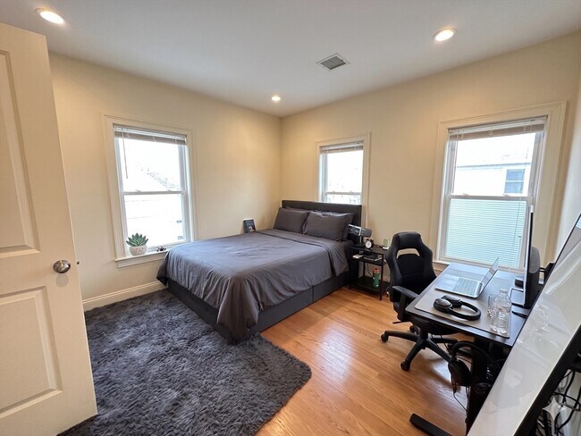 Building Photo - 50 Carleton St