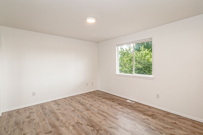 Building Photo - Modern Comfort in Silver Lake | 3-Bed, 2.5...