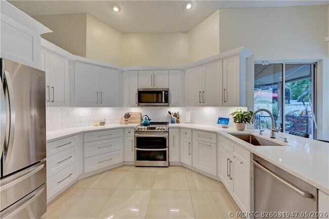 Building Photo - 8171 Hampton Wood Dr