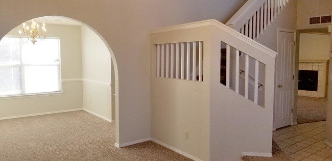 Building Photo - 6928 Crown Ridge Dr