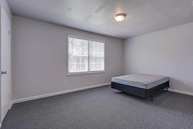 Building Photo - Charming 3BR Home in Norfolk