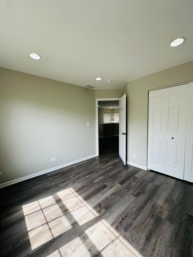 Building Photo - 620 Lakeridge Ct