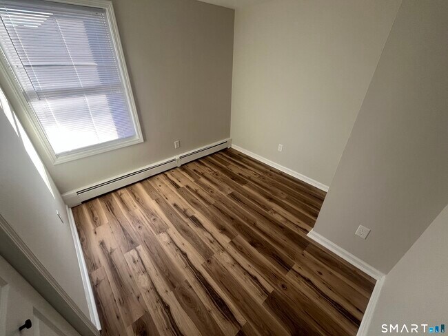 Building Photo - 209 Peck Ave