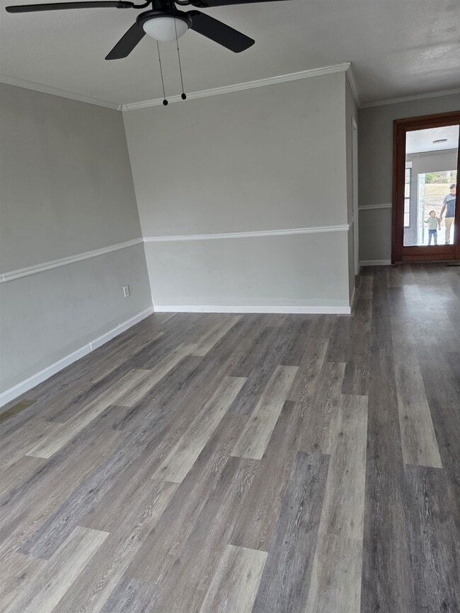 Building Photo - 331 Robin Ave