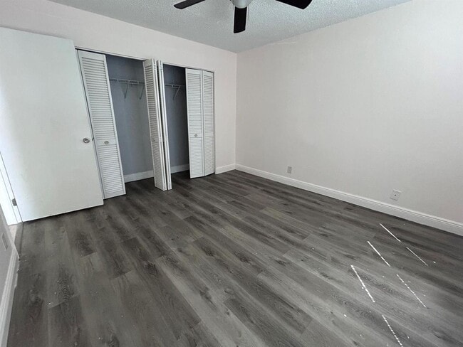 Building Photo - 1525 Lake Crystal Dr
