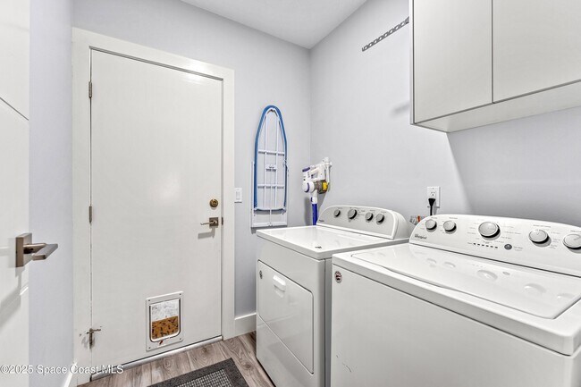 Building Photo - 656 Jubilee St