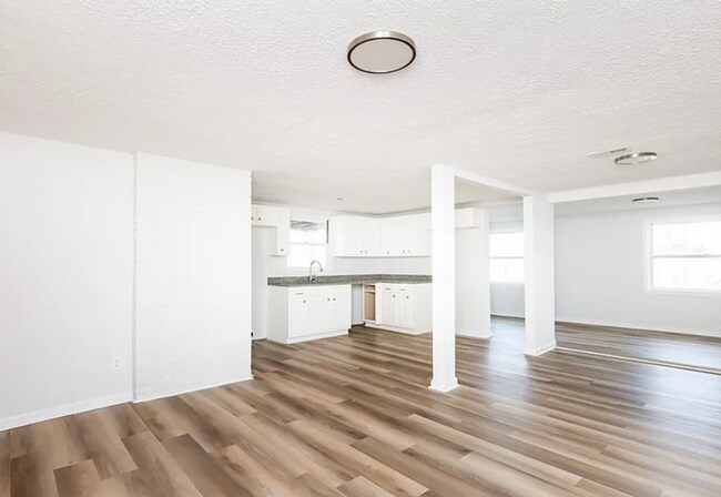 Building Photo - Huge Renovated Home in Rolling Hills!
