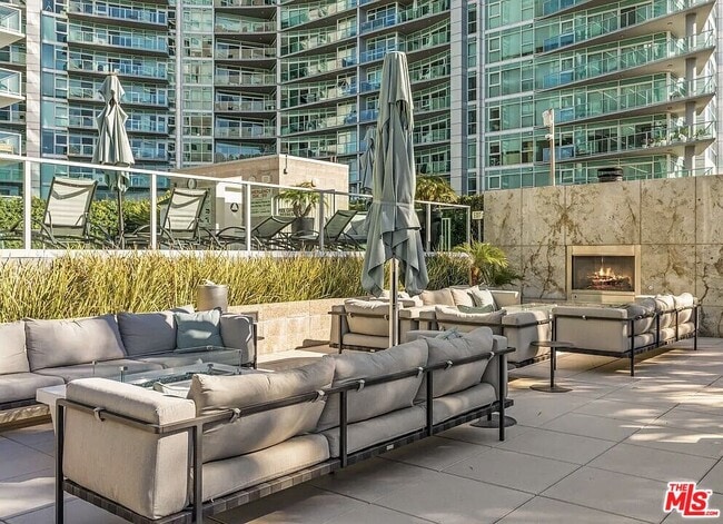 Building Photo - 13650 Marina Pointe Dr