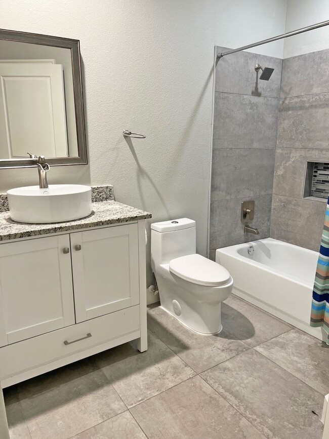 Building Photo - Great 2 Bdrm 2 Bath Condo in Lake Dallas Tx