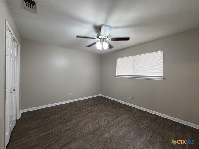 Building Photo - 111 Lancelot St