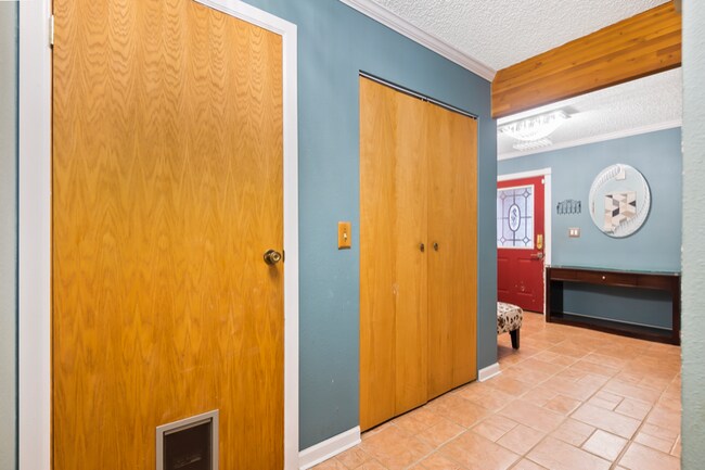 Building Photo - 16131 Black Bear Dr
