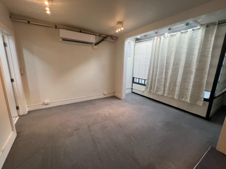 Building Photo - 416 E Main St