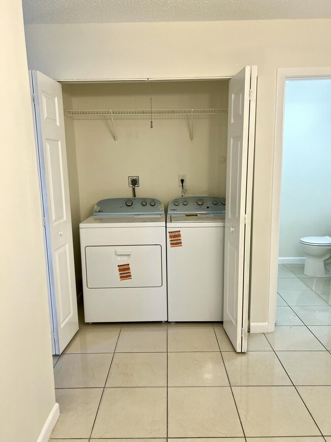 Building Photo - 102 Shoreview Dr