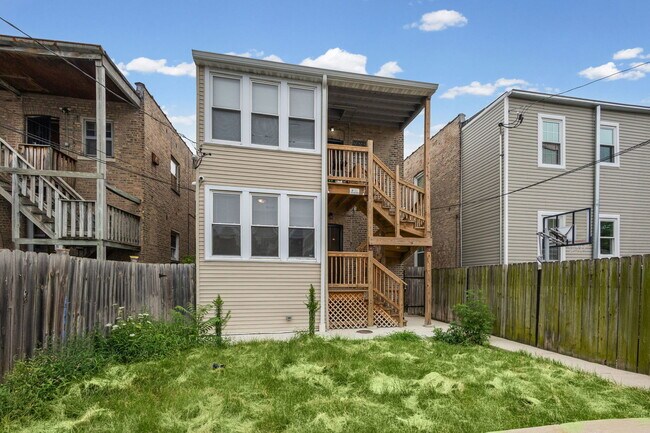 Building Photo - 1742 N Mayfield Ave