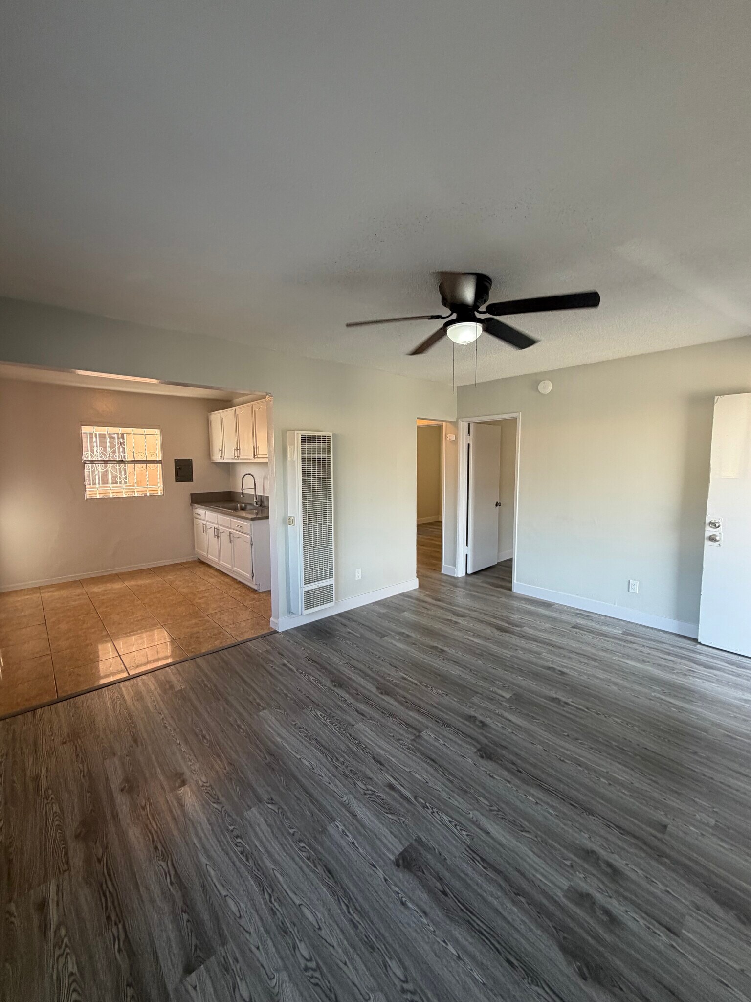 Building Photo - 7822 S Western Ave