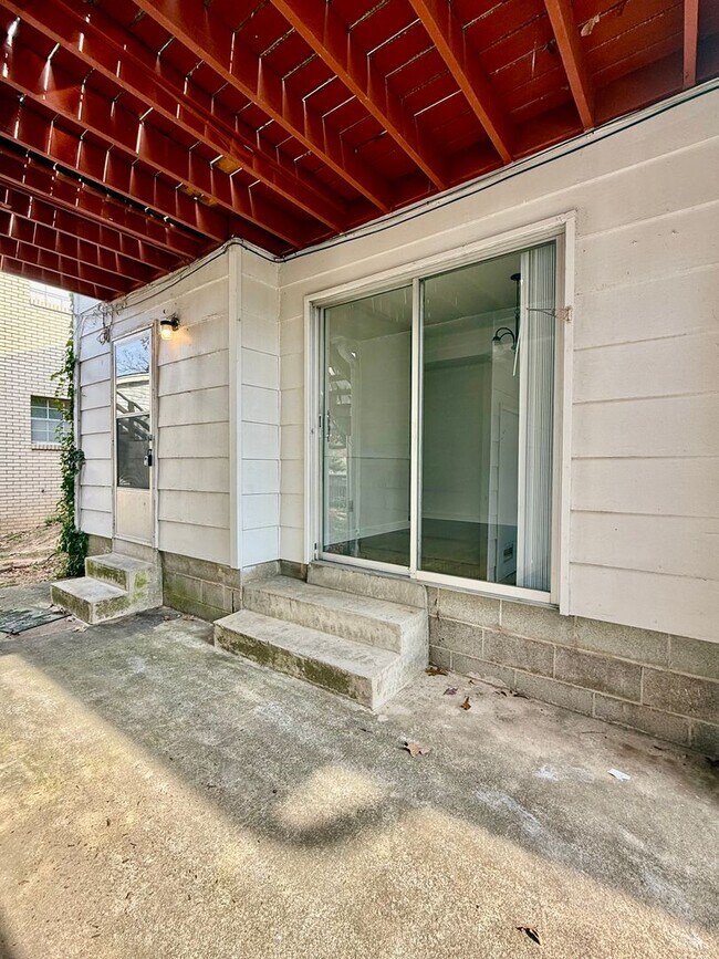 Building Photo - 1906 Brownwood Rd