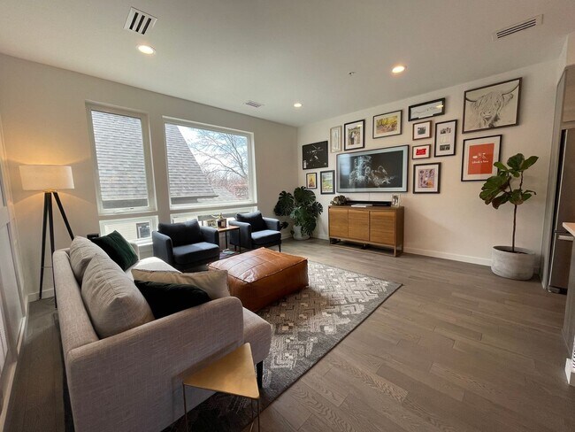 Building Photo - Modern 2BR + Office Townhome with Rooftop Deck in Prime Sunnyside/Highlands Location