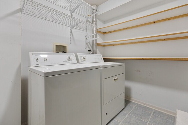 Building Photo - 2211 Waterleaf Ct