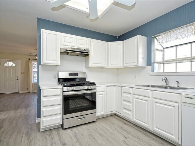 Building Photo - 5409 Grover Ave