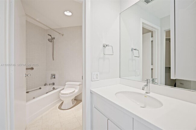 Building Photo - 888 Brickell Key Dr