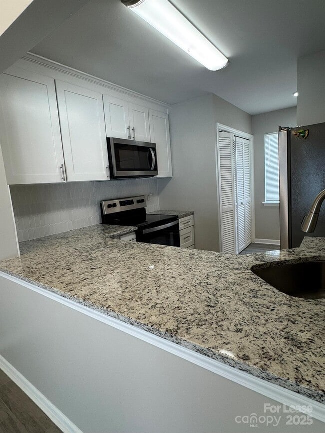 Building Photo - 7801 Renaissance Ct