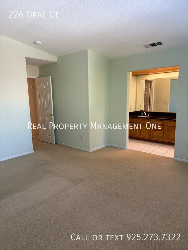 Building Photo - 226 Opal Ct